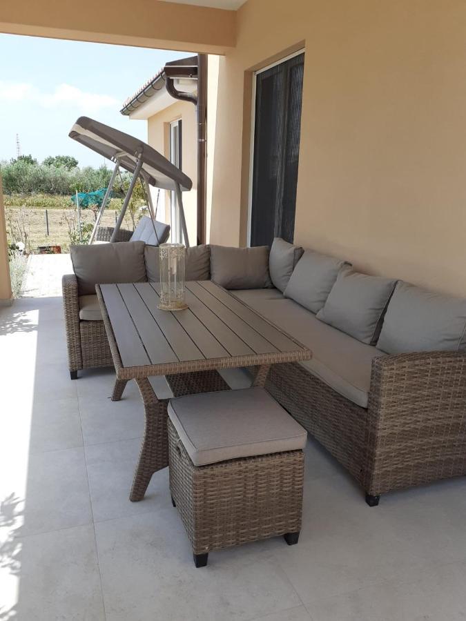 Vila Dubravka - Schoen Und Komfortabel Inmitten Von Olivenbaeumen Und Weinbergen Mit Whirlpool Valtura Exterior foto