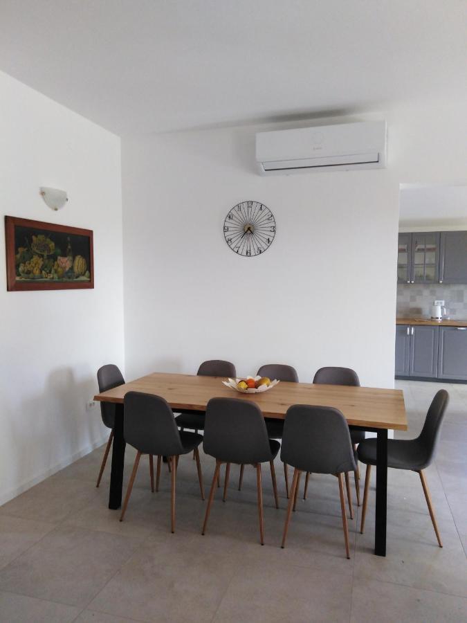 Vila Dubravka - Schoen Und Komfortabel Inmitten Von Olivenbaeumen Und Weinbergen Mit Whirlpool Valtura Exterior foto