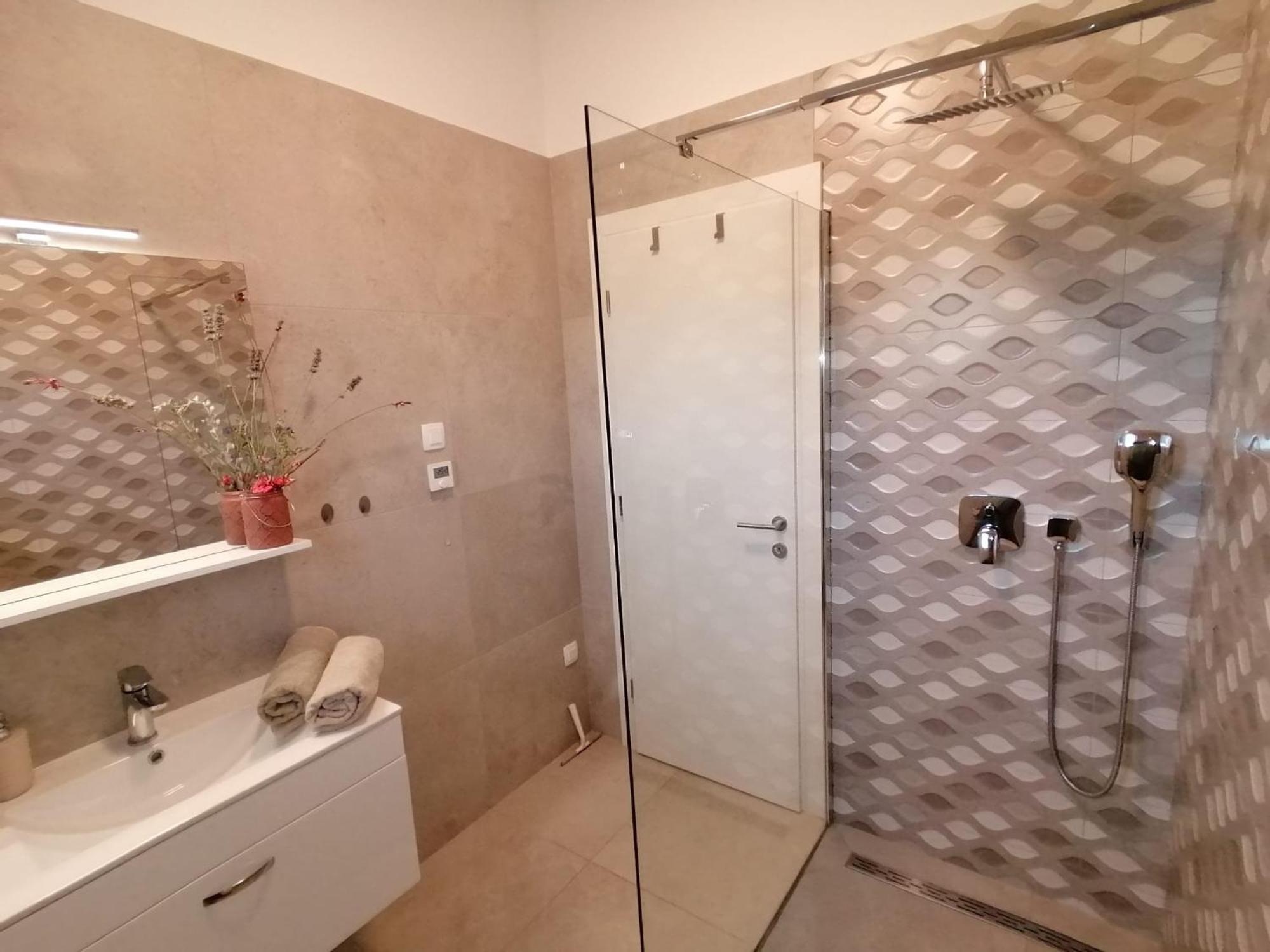Vila Dubravka - Schoen Und Komfortabel Inmitten Von Olivenbaeumen Und Weinbergen Mit Whirlpool Valtura Exterior foto